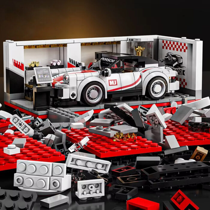 პატარა მანქანა პოდიუმით - თეთრი