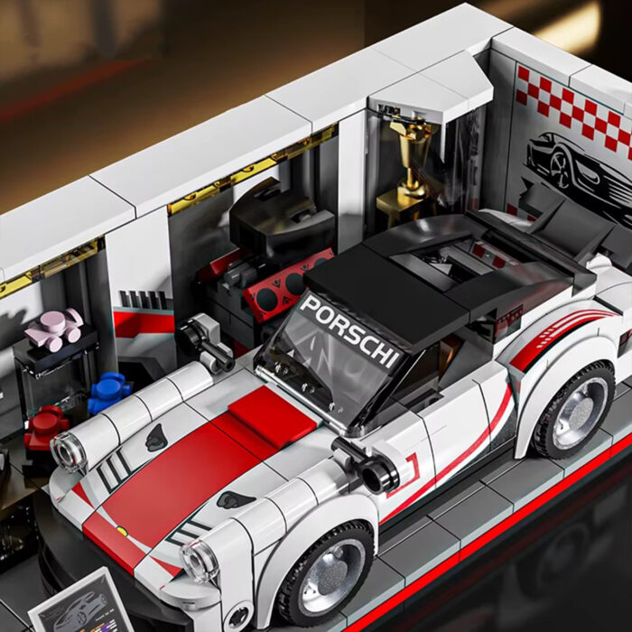 პატარა მანქანა პოდიუმით - თეთრი